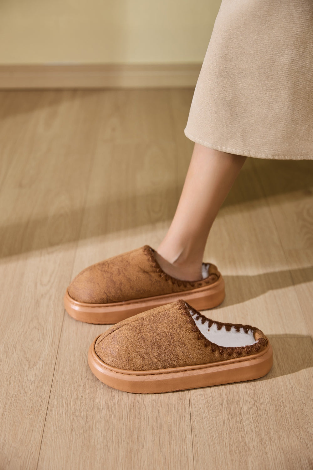 Thermal Round Toe Platform Slippers